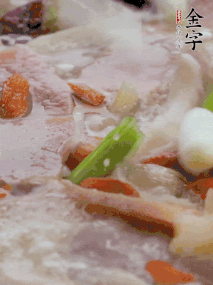 最后下枸杞、蒜白。