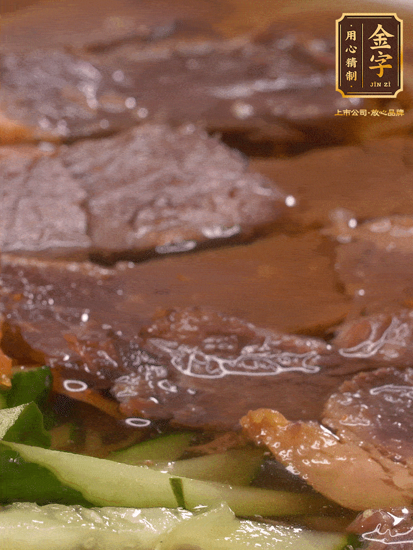 養麥冷面，涼水中清洗浸泡5分鐘，沸水中煮3分鐘，涼水漂洗沖涼